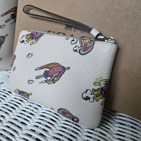 Coach Outlet Cream City Rocket Tote Bag with NIB Matching Rocket Zip Wristlet - Picture 4 of 16